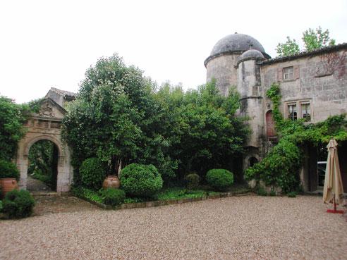 PRODUCTION PHOTOS EXECUTIVE DANS CHATEAU PRES D'ARLES 13