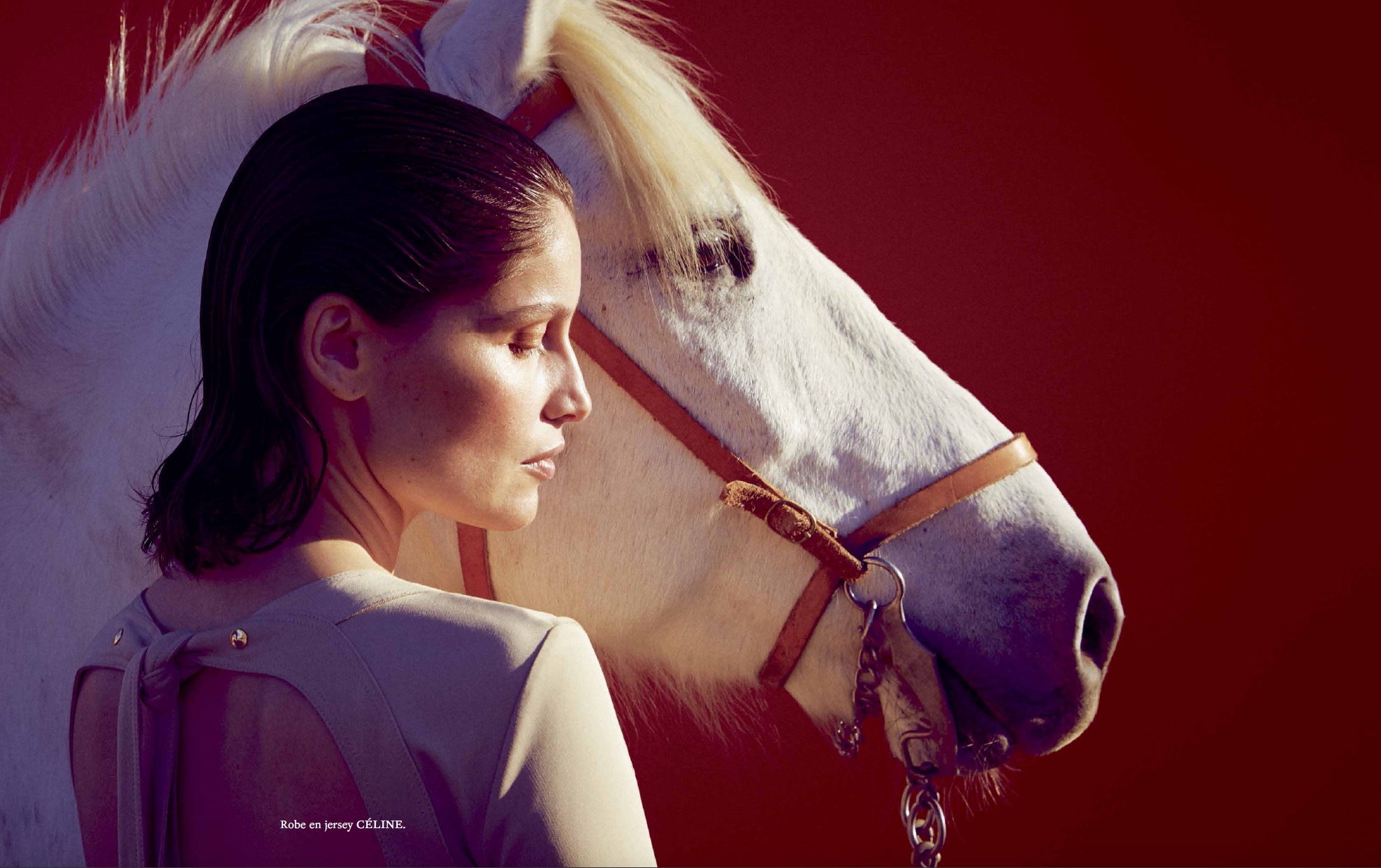 production photo aux saintes maries de la mer avec laetita casta
