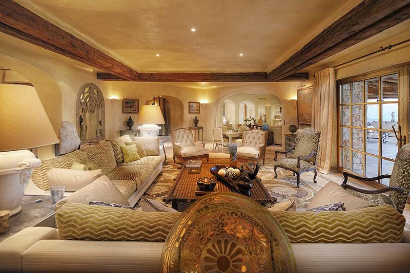 lieu à louer pour exposition de véhicule cannes