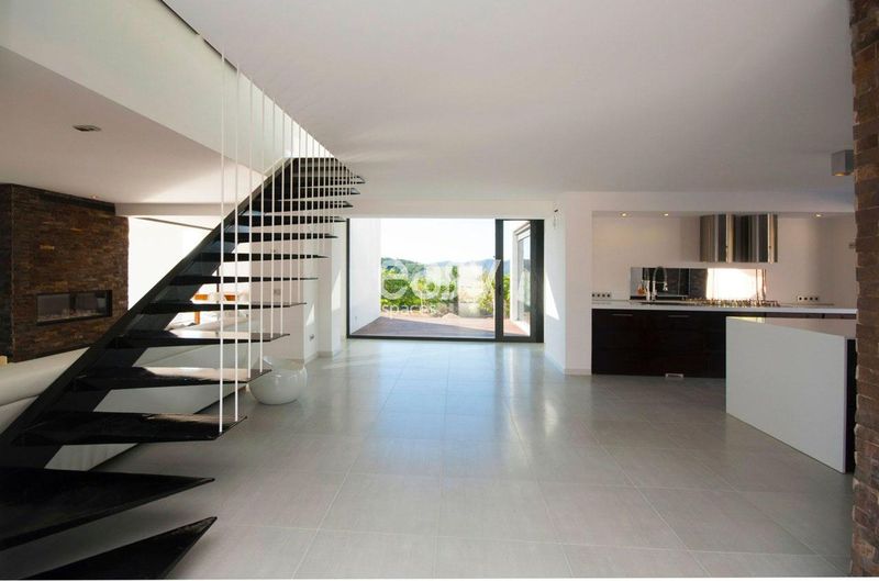 Qui connaît une agence de repérage de lieux sur Ibiza?