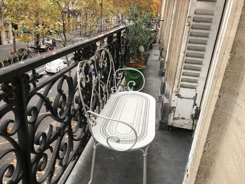 location avec balcon paris pour production photo