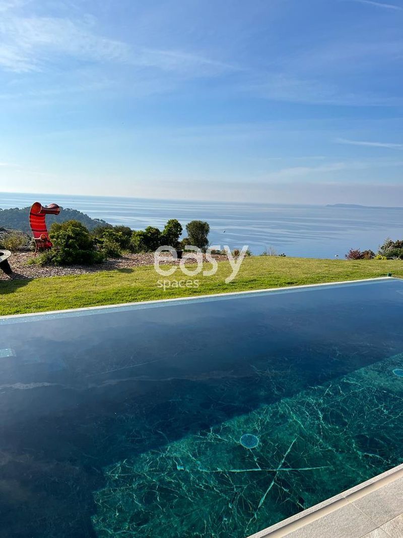 lieu vue mer dans le lavandou