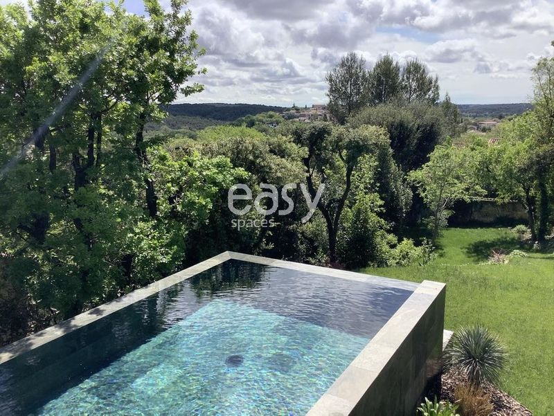 maison contemporaine avec piscine pour shooting