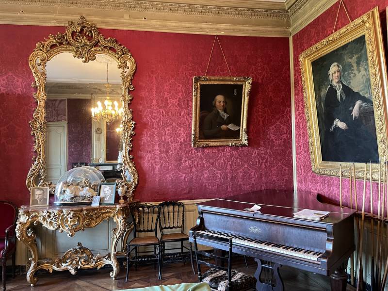 location lieu de tournage avec un piano en ardèche 