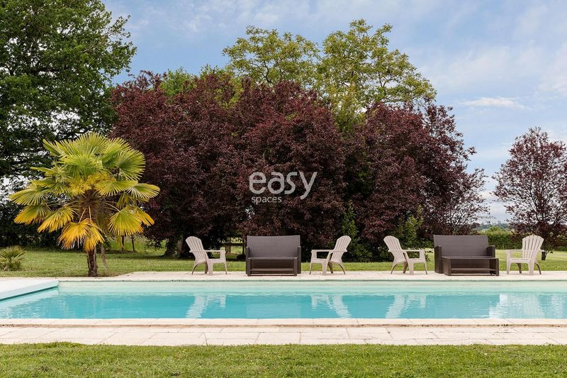 château avec piscine pour production photo