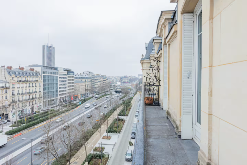 location appartement haussmannien avec balcon pour tournage paris