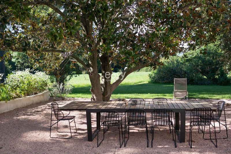 maison avec beau jardin pour shooting