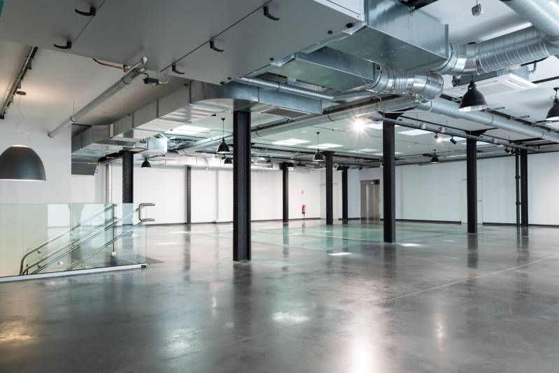 lieu industriel à louer pour un lancement véhicules à paris