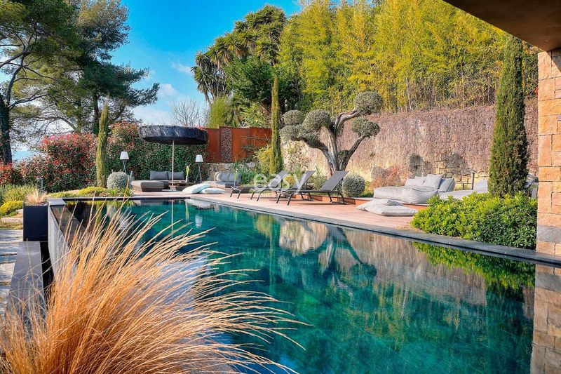 villa contemporaine à louer dans le sud de la france