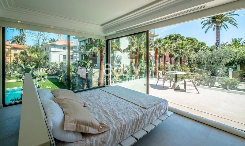 grande chambre de maison califonienne en location à Nice pour tournage