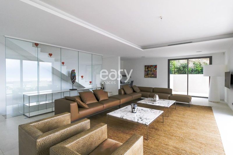 Location de Villa américaine vue mer avec un bel intérieur pour shooting photo à Nice