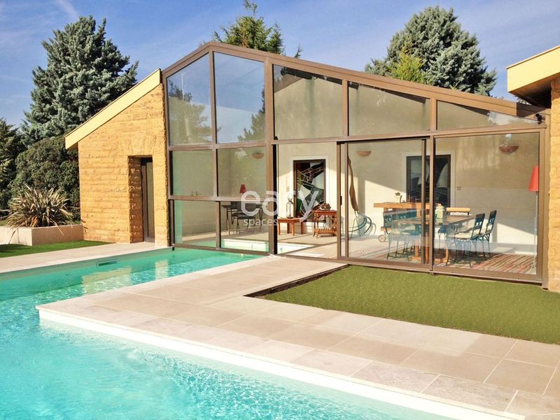 où louer une maison contemporaine avec piscine sur lyon pour production photo