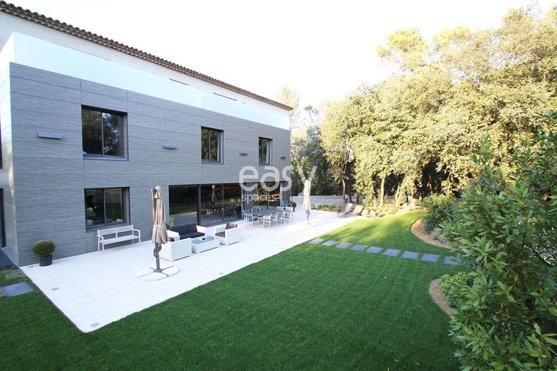 organiser un shooting dans une villa moderne en région paca