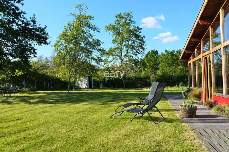 location lieu de tournage avec fenêtres en bois bordeaux 33