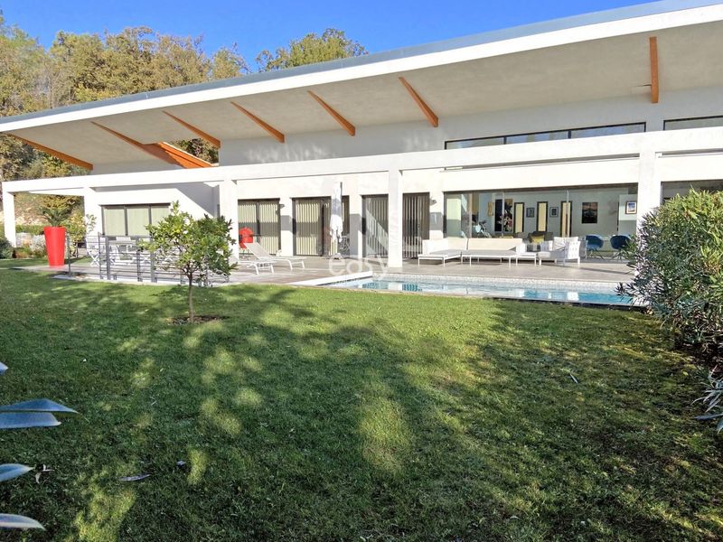 maison moderne à louer pour production photo 06