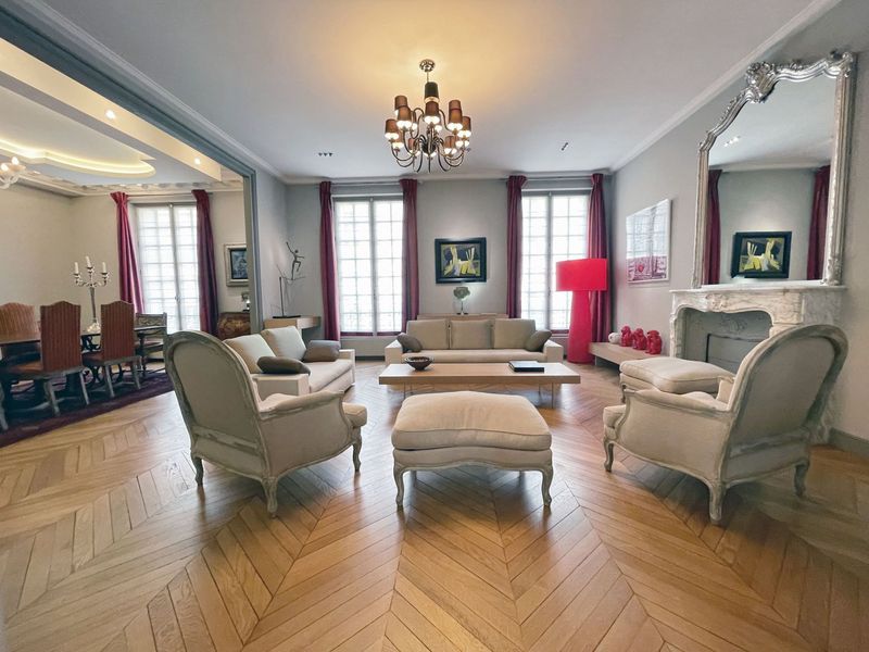 Agences de location d 'espaces atypiques à Paris