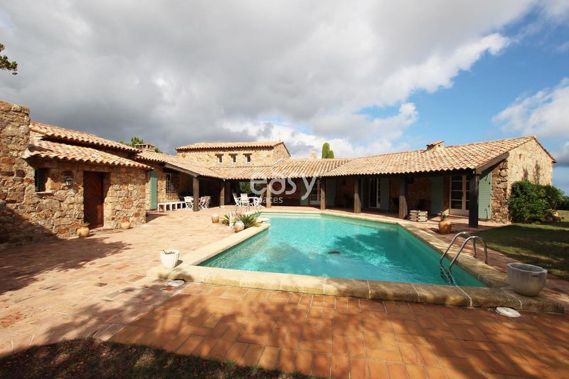 Villa en pierre avec piscine pour shooting photo, PACA
