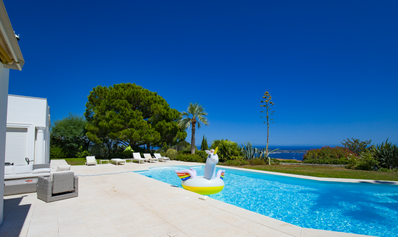 villa contemporaine vue mer à louer cote d'azur