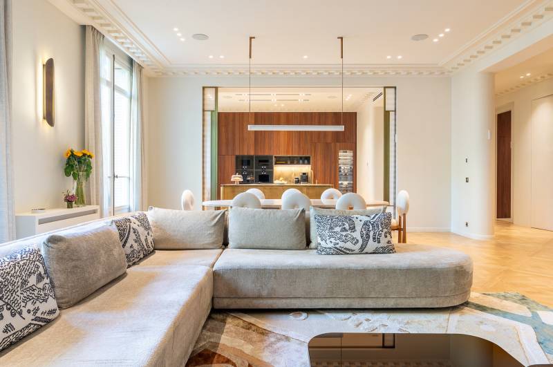 louer un appartement parquet moulures pour shooting paris