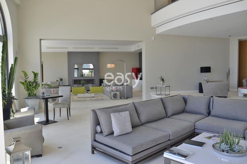 Louer une maison contemporaine pour un lancement de produit