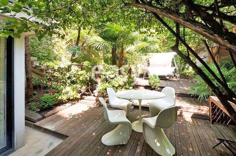 Qui connaît une agence de casting de lieux sur Paris?