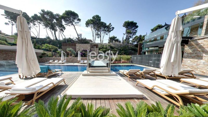 Location d'espace avec piscine pour événement séminaire shooting photo et tournage dans le sud de la france Marseille Toulon