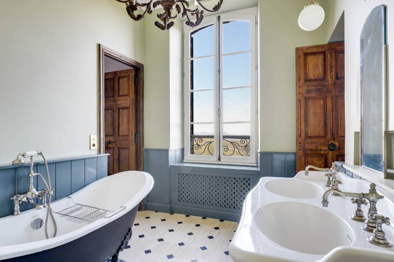 salle de bain belle epoque pour shooting