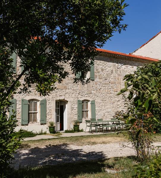 louer une maison en pierre pour shooting arles
