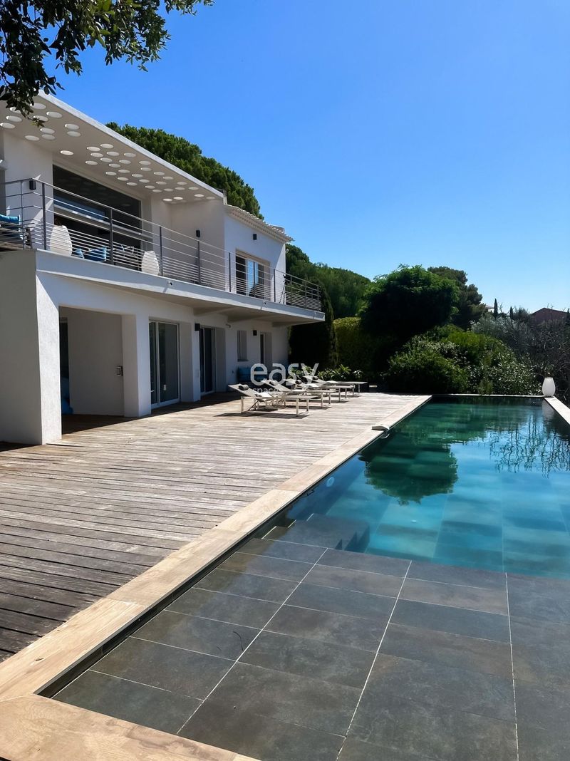 lieu de tournage avec piscine vue mer var