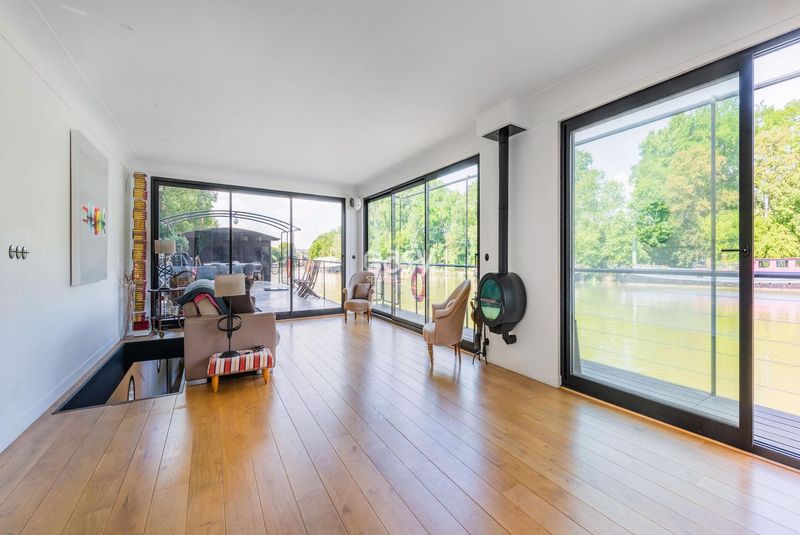 location de péniche privée pour lancement de produit paris