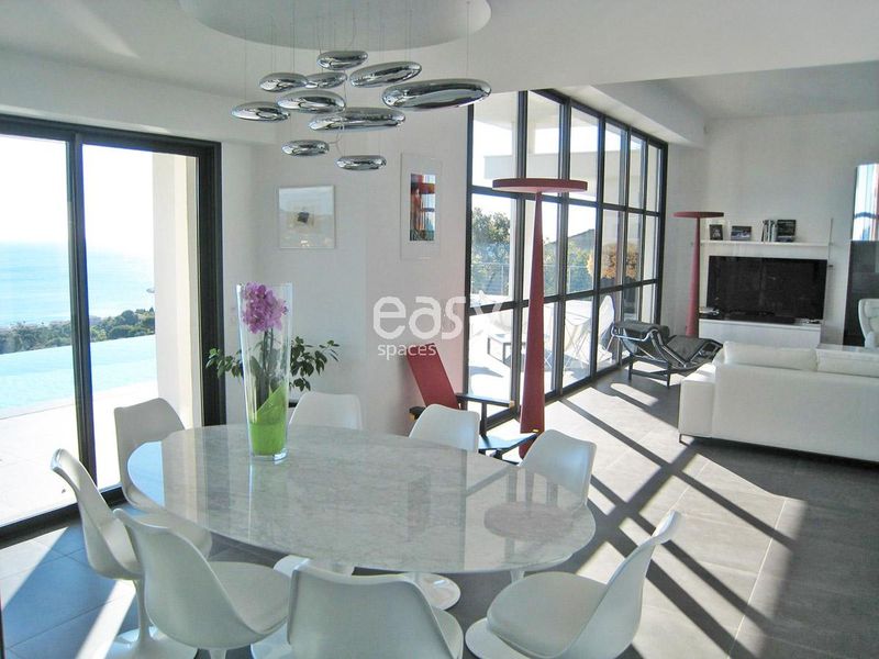 maison contemporaine avec piscine pour production photo saint tropez