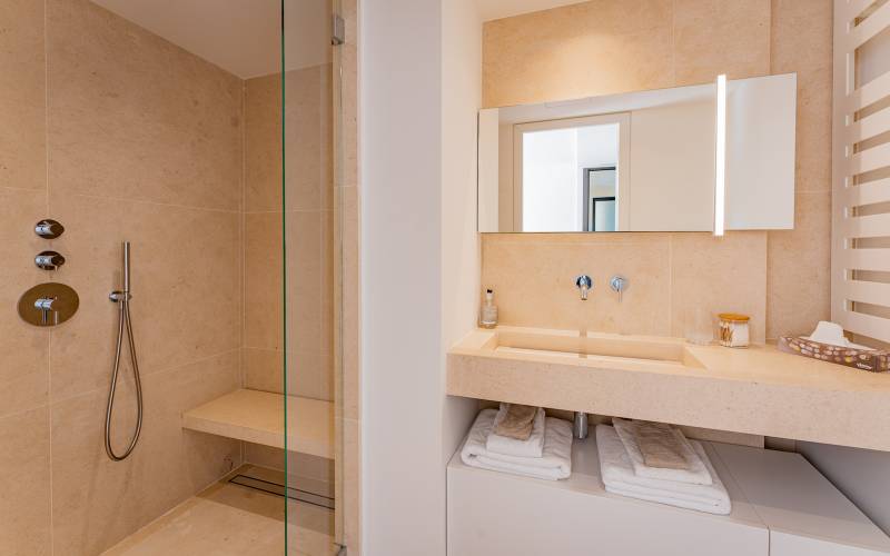 terrain de tennis à louer pour shooting photo à Saint-tropez