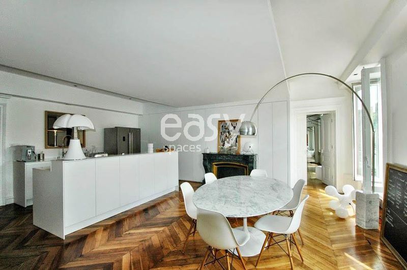 Louer un appartement contemporain avec vue quais pour photos Lyon