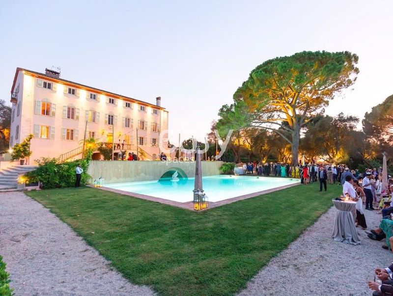 lieu à louer avec jardin à la française dans le sud de la france