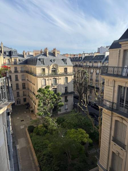 louer un lieu avec vue sur les toits parisiens