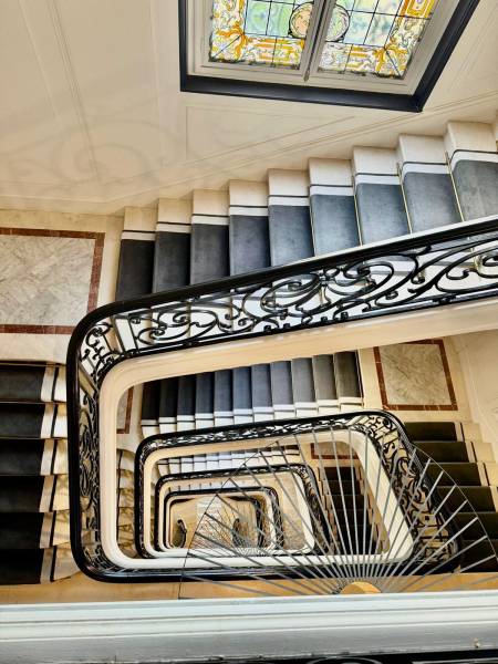 bel escalier à louer pour shooting paris