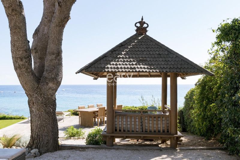 villa les pieds dans l'eau pour shooting