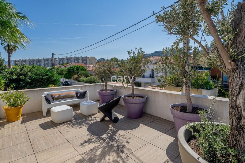 villa avec balcon vue urbaine shooting marseille