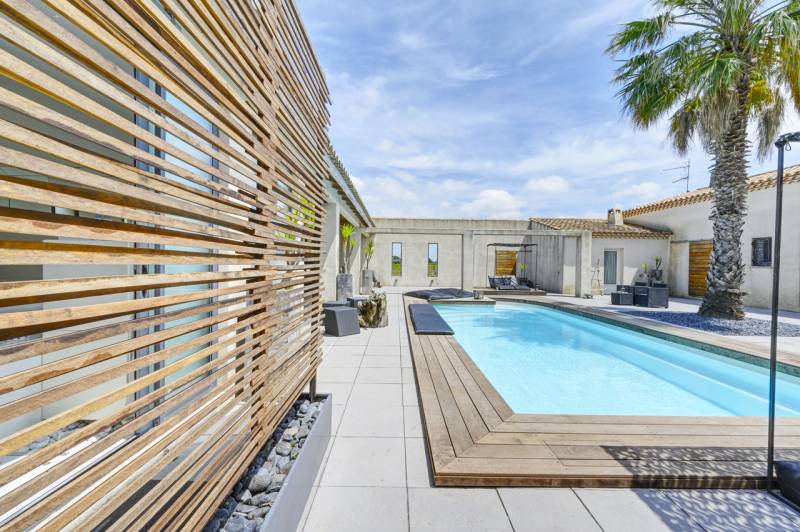 location de villa avec piscine en camargue pour shooting