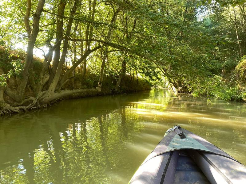 lieu événementiel près d'une rivière