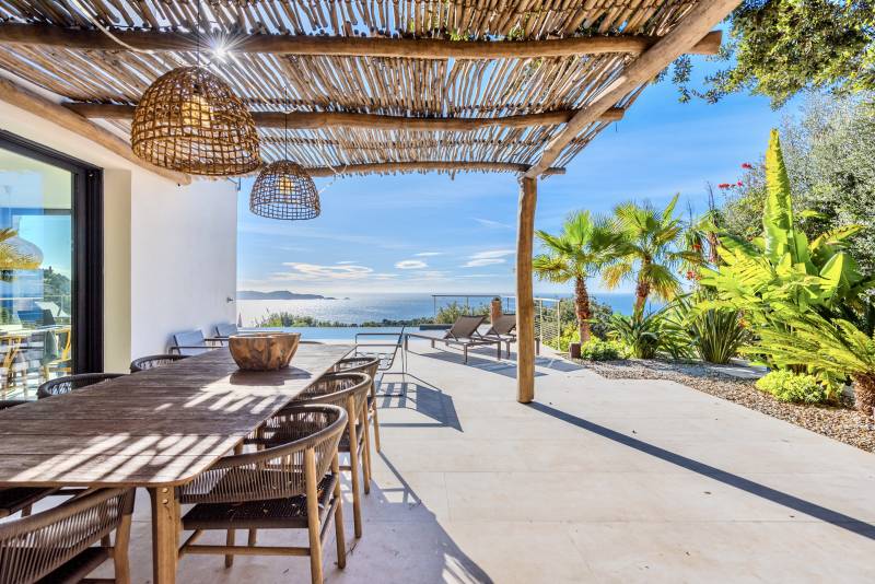 villa contemporaine vue mer à louer pour shooting dans le var