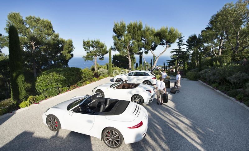 décor lancement voiture de luxe nice