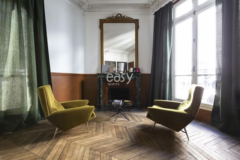 Louer un appartement parquet moulures pour événement Paris