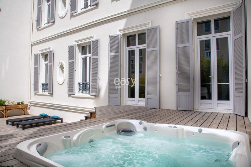 location lieu de tournage avec terrasse à Cannes