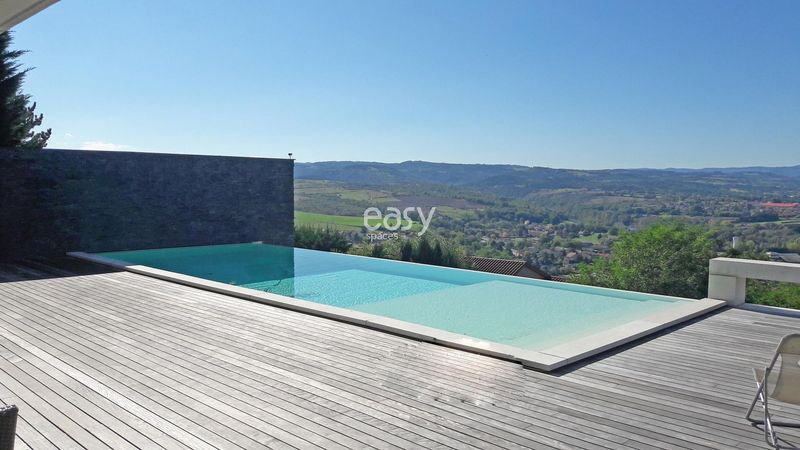 Piscine à louer pour shooting photo et tournage près de Lyon