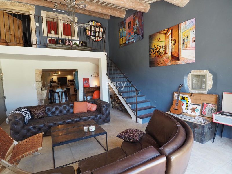 villa en pierre pour photos dans les alpilles