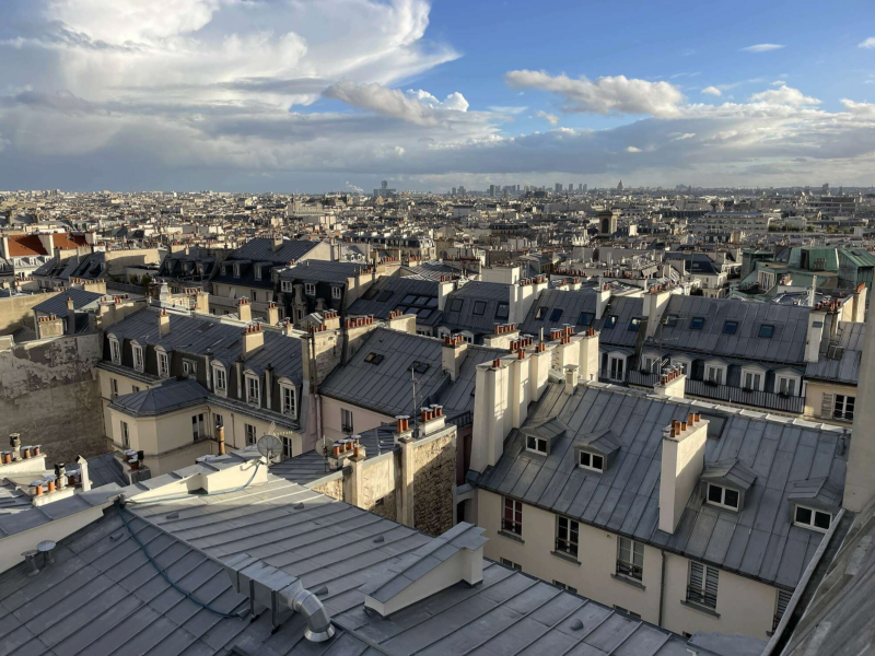 louer un décor vue sur les toits parisiens