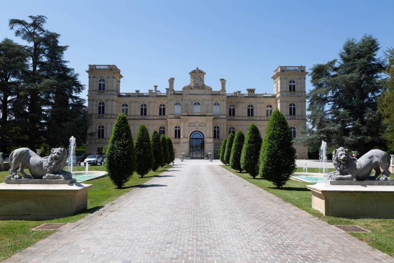 louer un château avec escalier pour shooting ile de france