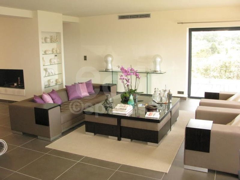 location de lieux et decors de tournage saint tropez var 83