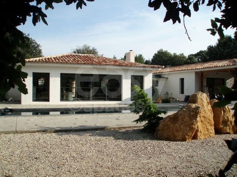 Extérieur maison avec jardin en location pour tournages photos aix